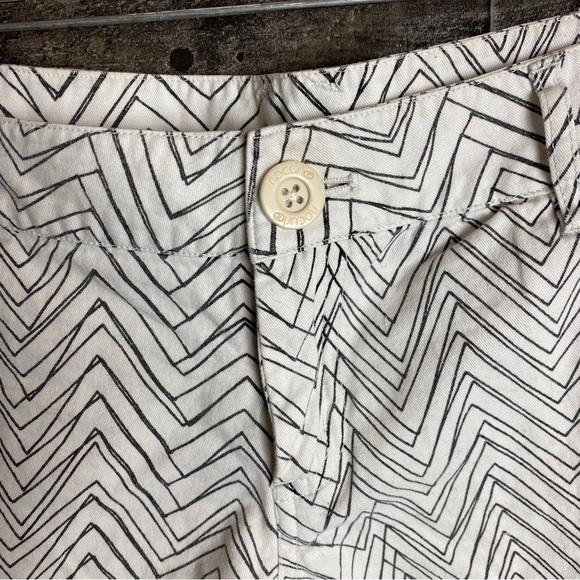 Ripcurl chevron print shorts - Picture 2 of 5